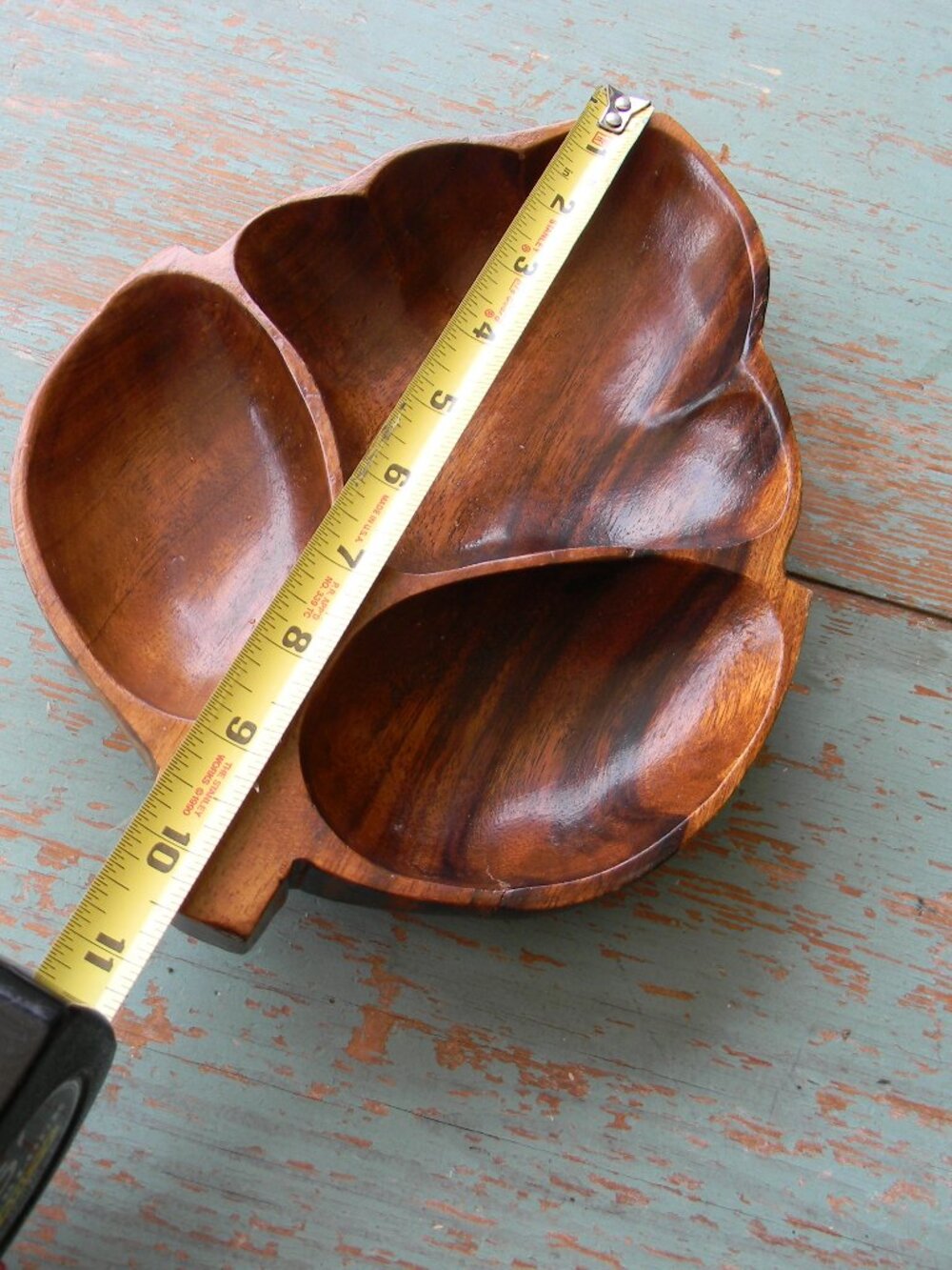 Vintage HAWAIIAN HAWAII KOA WOOD 3 Section Anthurium Leaf Bowl SERVING - Picture 2 of 4